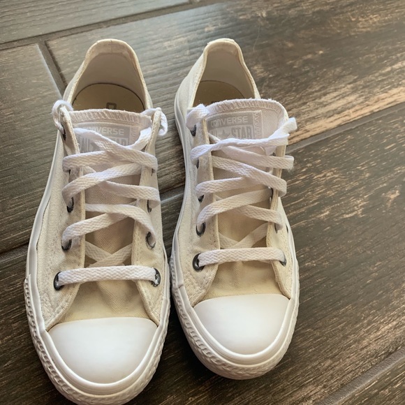 Solid white Converse Chuck Taylor All Star - Picture 2 of 3